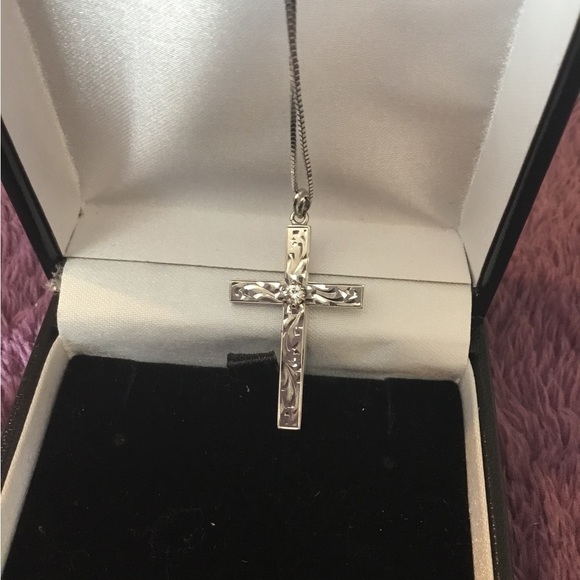 Estate 14k White Gold Round Brilliant Cut Diamond Etched Cross Necklace - Picture 8 of 15